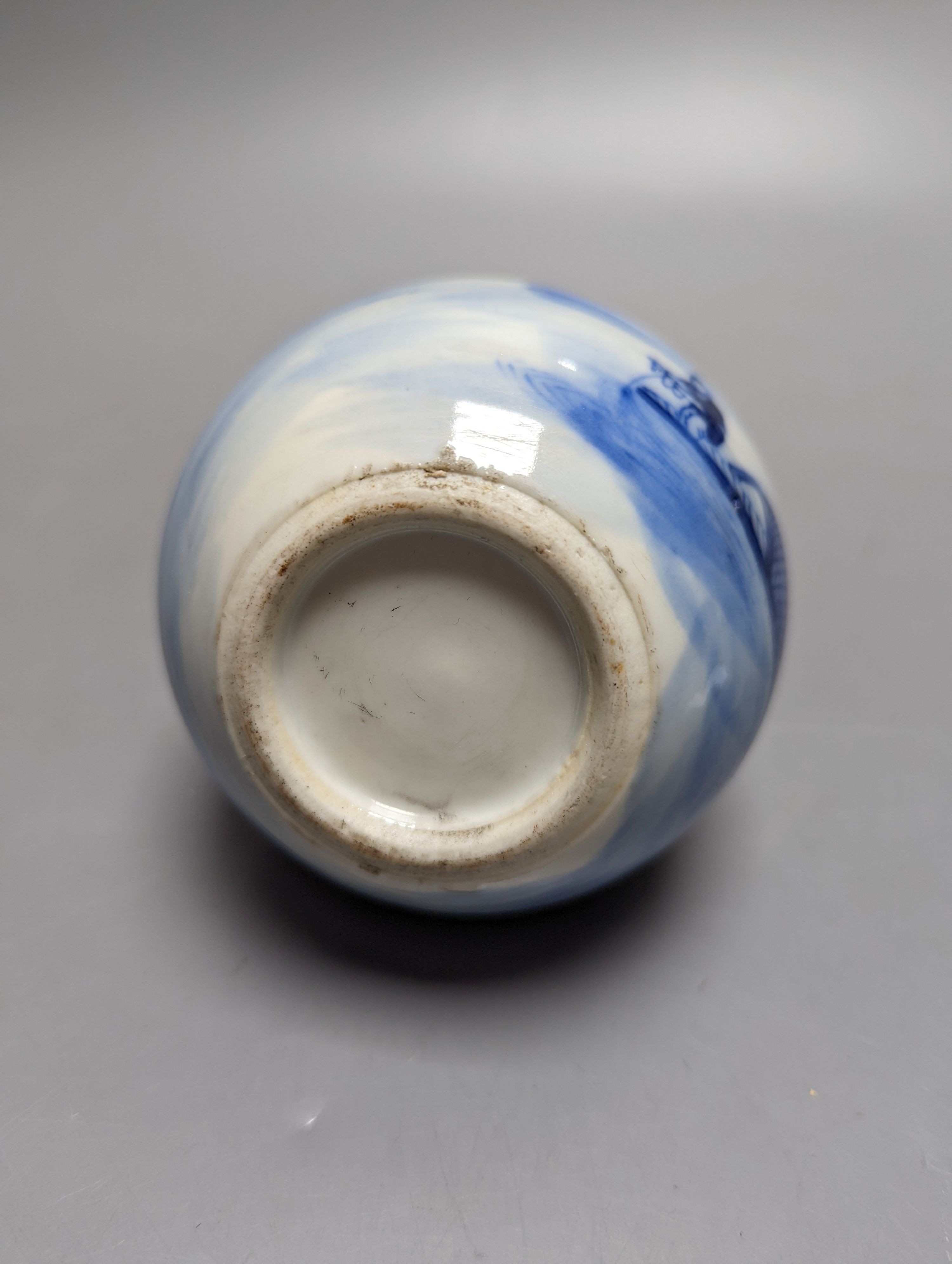 Chinese blue and white bottle vase 16cm